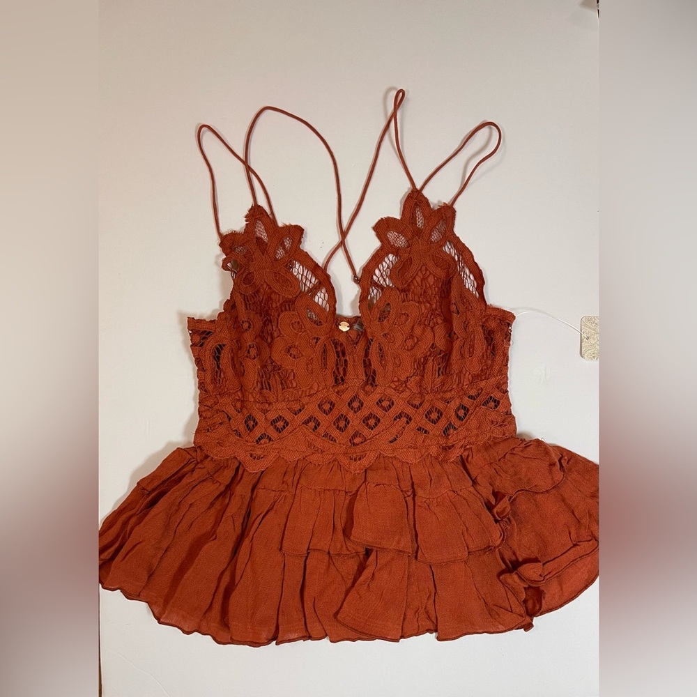 #139 Free People NWT Adella Rust Ruffle Cami Tank - Picture 3 of 4